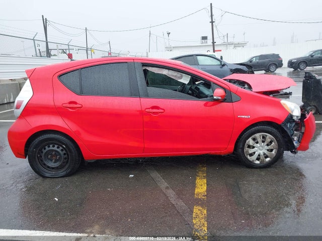 JTDKDTB33E1077761 Toyota Prius C One