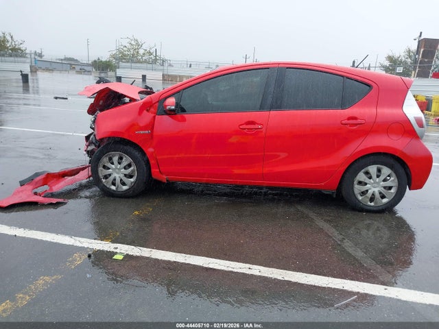 JTDKDTB33E1077761 Toyota Prius C One
