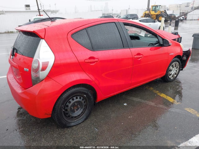 JTDKDTB33E1077761 Toyota Prius C One