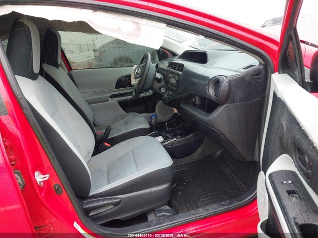 JTDKDTB33E1077761 Toyota Prius C One