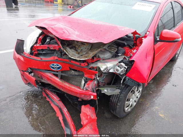 JTDKDTB33E1077761 Toyota Prius C One