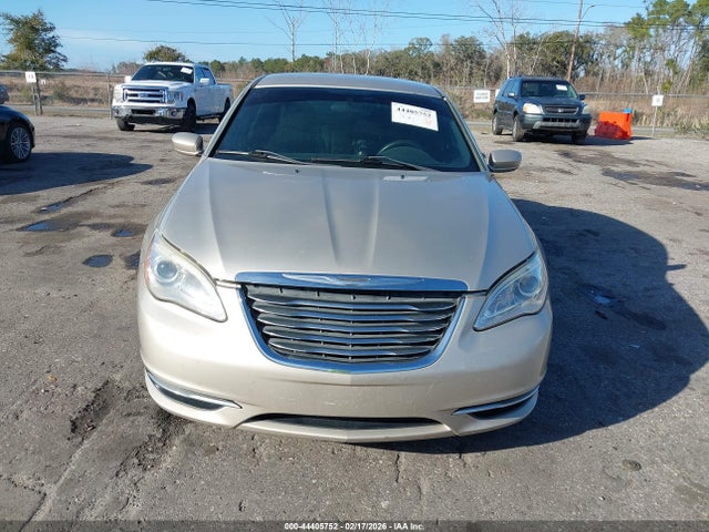 44405752 :رقم المزاد ، 1C3CCBAB8EN146712 vin ، 2014 Chrysler 200 Lx مزاد بيع