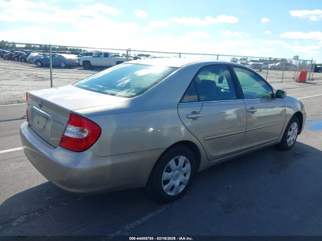 2004 TOYOTA CAMRY 4T1BE32K24U898024 Photo 3