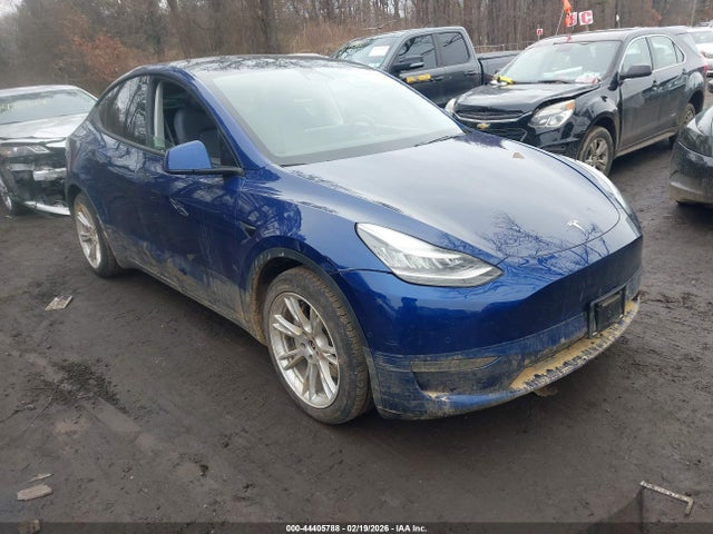 2021 TESLA MODEL Y 5YJYGDEE2MF068818 Photo 0