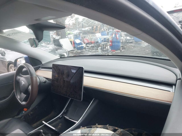 2021 TESLA MODEL Y 5YJYGDEE2MF068818 Photo 4