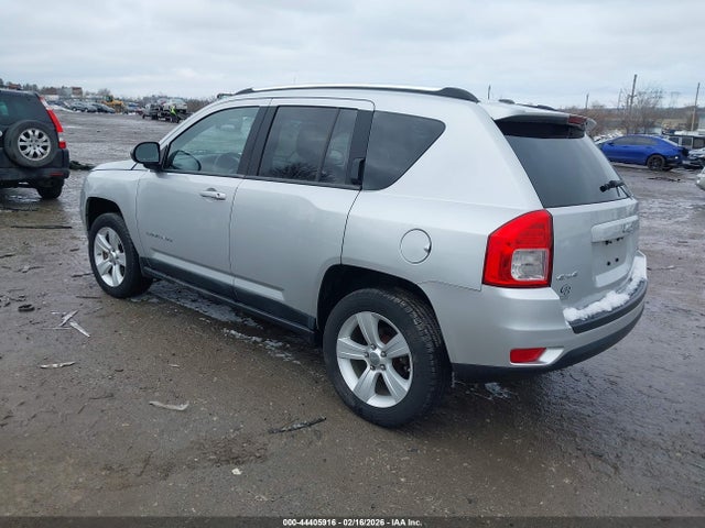 2011 JEEP COMPASS 1J4NF1FBXBD197381 Photo 2