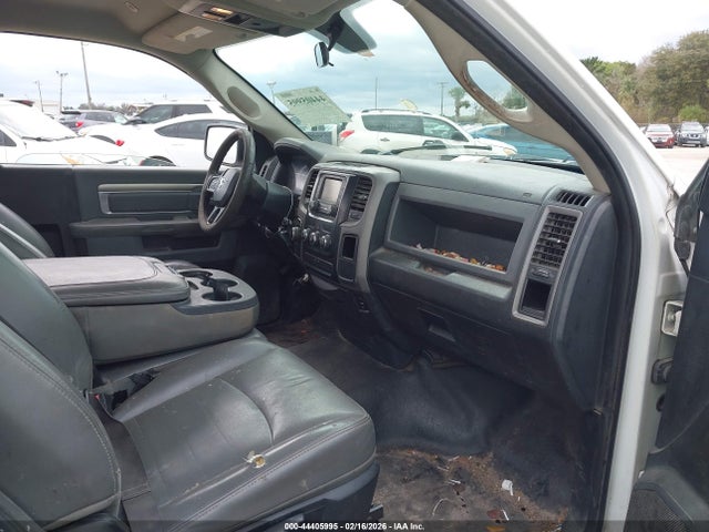 2017 RAM 1500 3C6JR6DG8HG548394 Photo 4