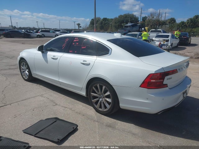 2017 VOLVO S90 YV1A22MK6H1018153 Photo 2