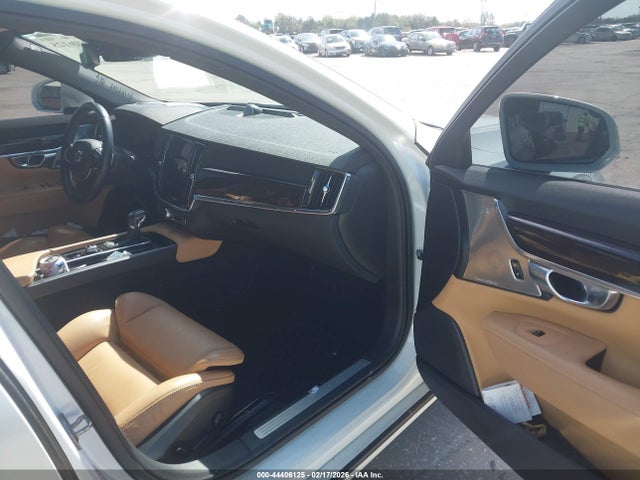 2017 VOLVO S90 YV1A22MK6H1018153 Photo 4