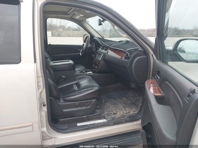 2007 CHEVROLET SUBURBAN 1GNFK16317J250452 Photo 4