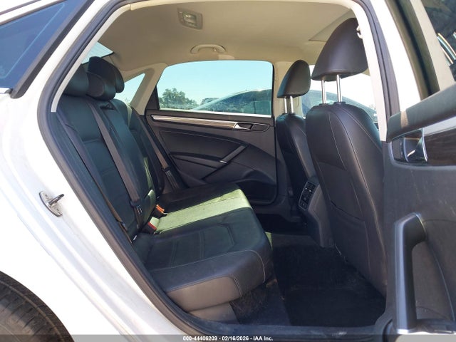 1VWGT7A33HC048249 Volkswagen Passat 1.8t Se
