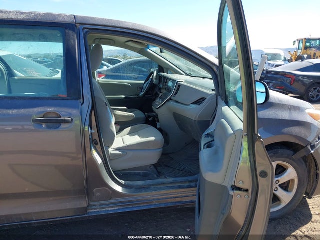 5TDZK3DC6GS755734 Toyota Sienna L 7 Passenger
