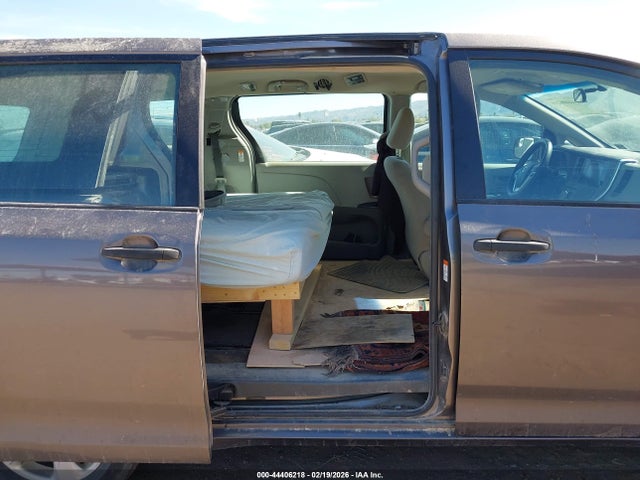 5TDZK3DC6GS755734 Toyota Sienna L 7 Passenger