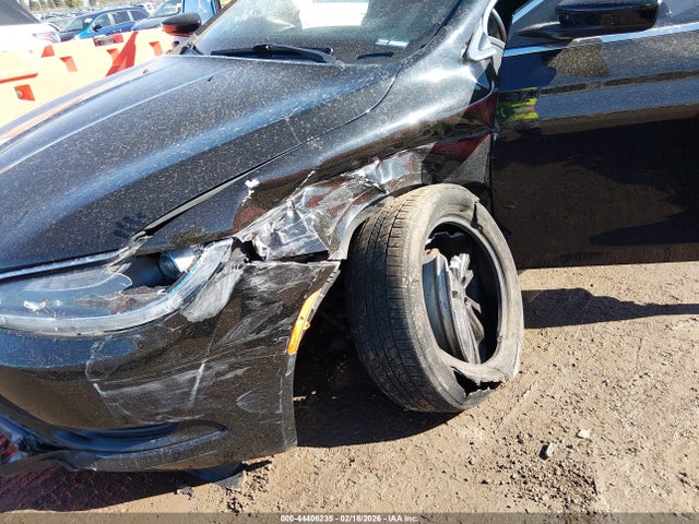 44406235 :رقم المزاد ، 1C3CCCFB6HN500908 vin ، 2017 Chrysler 200 Touring مزاد بيع
