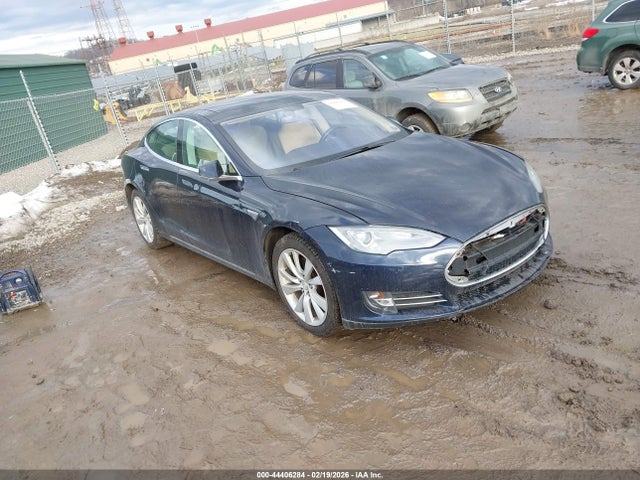 2013 Tesla Model S მანქანა იყიდება აუქციონზე, vin: 5YJSA1DN3DFP26606, აუქციონის ნომერი: 44406284