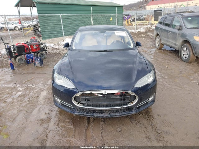 44406284 :رقم المزاد ، 5YJSA1DN3DFP26606 vin ، 2013 Tesla Model S مزاد بيع