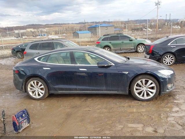 44406284 :رقم المزاد ، 5YJSA1DN3DFP26606 vin ، 2013 Tesla Model S مزاد بيع