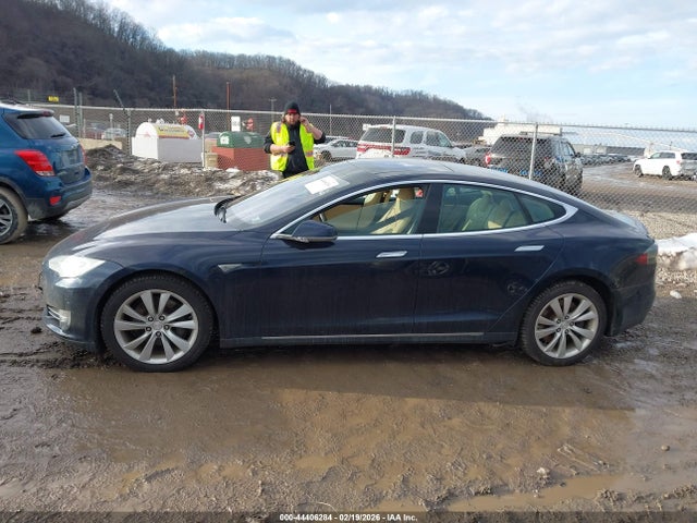 44406284 :رقم المزاد ، 5YJSA1DN3DFP26606 vin ، 2013 Tesla Model S مزاد بيع