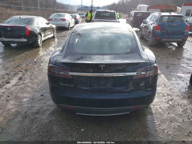 44406284 :رقم المزاد ، 5YJSA1DN3DFP26606 vin ، 2013 Tesla Model S مزاد بيع