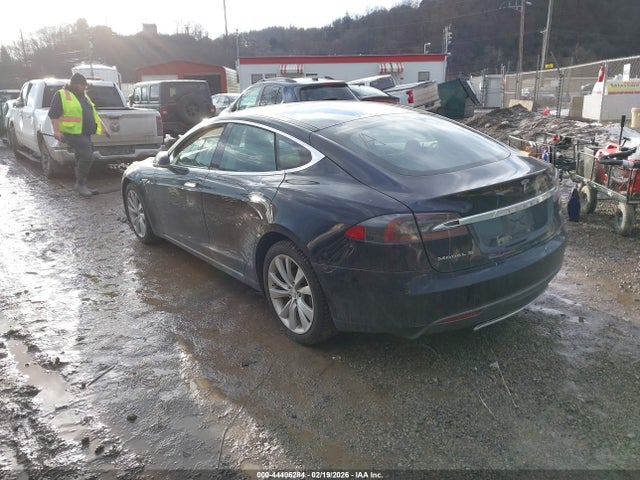 44406284 :رقم المزاد ، 5YJSA1DN3DFP26606 vin ، 2013 Tesla Model S مزاد بيع