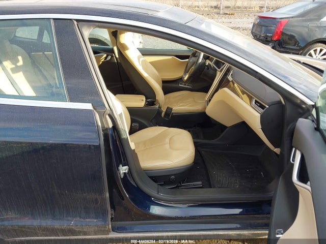 44406284 :رقم المزاد ، 5YJSA1DN3DFP26606 vin ، 2013 Tesla Model S مزاد بيع