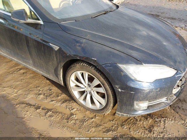 44406284 :رقم المزاد ، 5YJSA1DN3DFP26606 vin ، 2013 Tesla Model S مزاد بيع