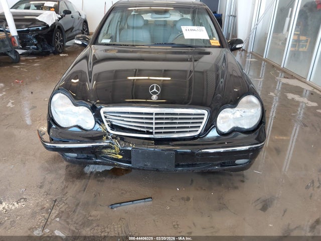 44406325 :رقم المزاد ، WDBRF81J73F378330 vin ، 2003 Mercedes-benz C 240 مزاد بيع