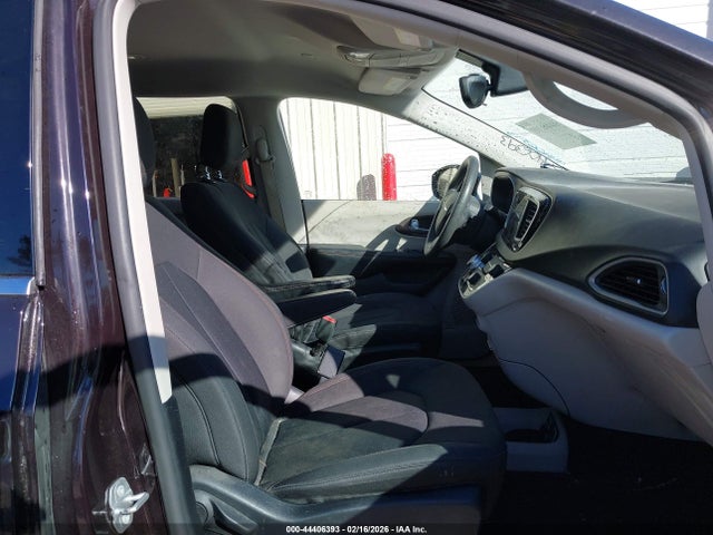 2017 Chrysler Pacifica Touring მანქანა იყიდება აუქციონზე, vin: 2C4RC1DG2HR525557, აუქციონის ნომერი: 44406393