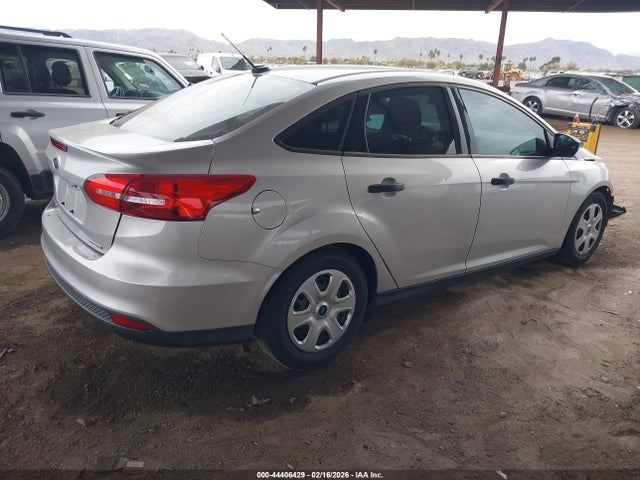 Ford FOCUS S 2016 1FADP3E27GL362785 Image 4