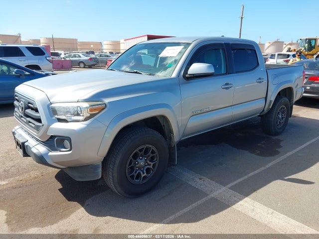 Toyota Tacoma Sr5 V6 2017 3TMAZ5CN3HM035719 Image 2