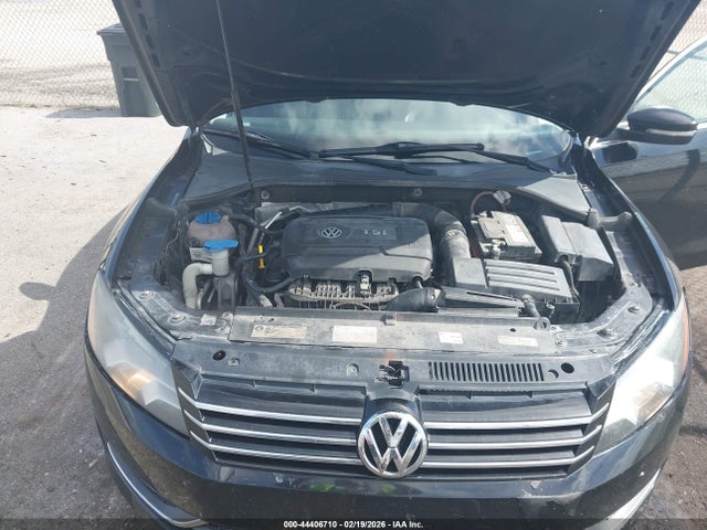 1VWAT7A38EC029763 Volkswagen Passat 1.8t Wolfsburg Edition