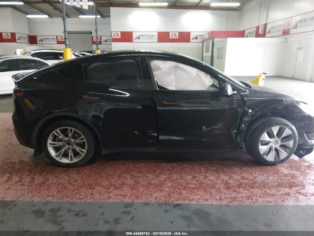 7SAYGAEE5PF904028 Tesla Model Y