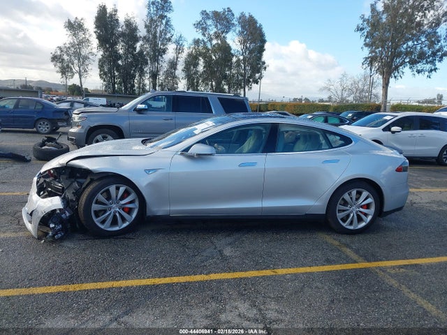 Tesla Model S 85d/p85d 2015 5YJSA1H47FF085089 Image 15