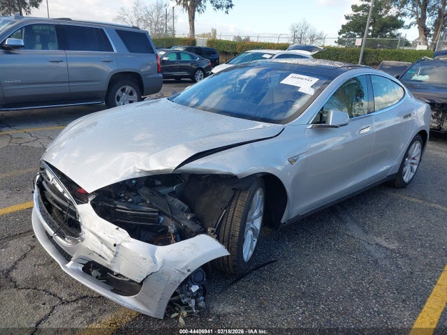 Tesla Model S 85d/p85d 2015 5YJSA1H47FF085089 Image 2