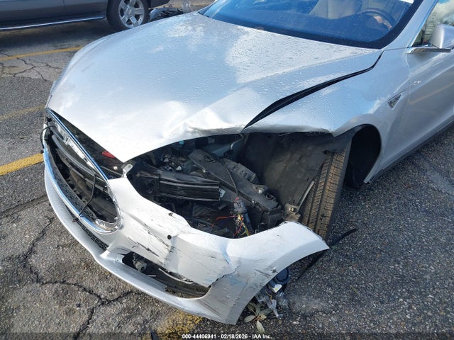 Tesla Model S 85d/p85d 2015 5YJSA1H47FF085089 Image 6