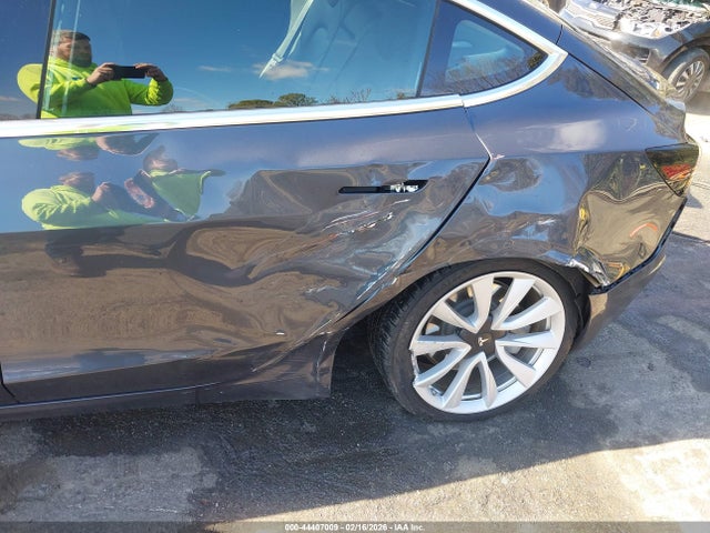 2019 TESLA MODEL 3 5YJ3E1EB3KF469280 Photo 5