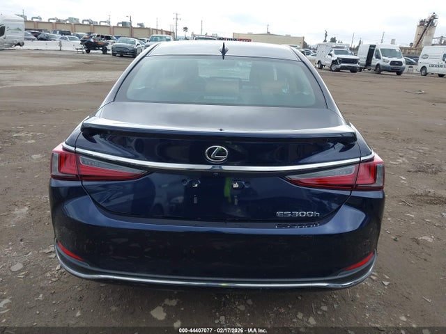 58ADA1C1XSU061364 Lexus ES 300H