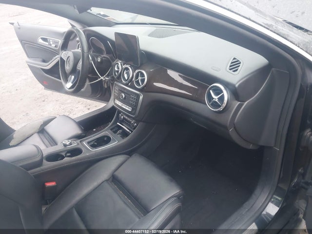 2017 MERCEDES-BENZ CLA 250 WDDSJ4GB2HN432078 Photo 4