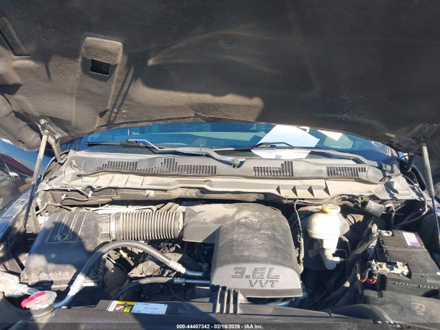 44407342 :رقم المزاد ، 1C6RR6GG2JS171591 vin ، 2018 Ram 1500 Lone Star  4x2 6'4 Box مزاد بيع