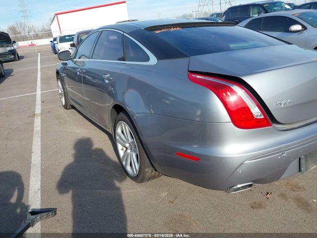 2012 JAGUAR XJ SAJWA2GB5CLV22511 Photo 2