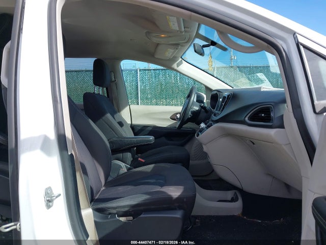 44407471 :رقم المزاد ، 2C4RC1AG2LR106265 vin ، 2020 Chrysler Voyager L مزاد بيع