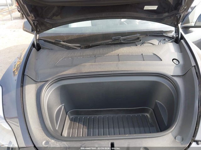 2024 Tesla Model Y Long Range Dual Motor All-wheel Drive მანქანა იყიდება აუქციონზე, vin: 7SAYGAEE5RF124565, აუქციონის ნომერი: 44407505
