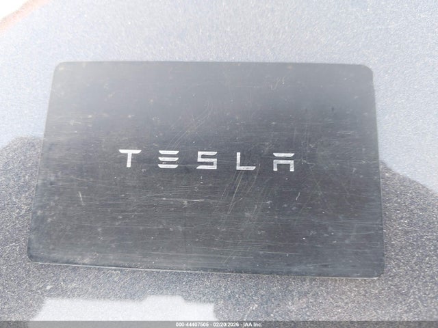 2024 Tesla Model Y Long Range Dual Motor All-wheel Drive მანქანა იყიდება აუქციონზე, vin: 7SAYGAEE5RF124565, აუქციონის ნომერი: 44407505