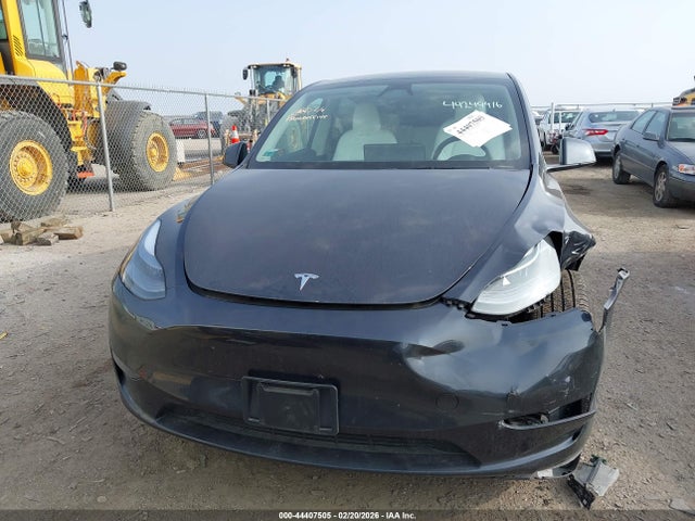2024 Tesla Model Y Long Range Dual Motor All-wheel Drive მანქანა იყიდება აუქციონზე, vin: 7SAYGAEE5RF124565, აუქციონის ნომერი: 44407505