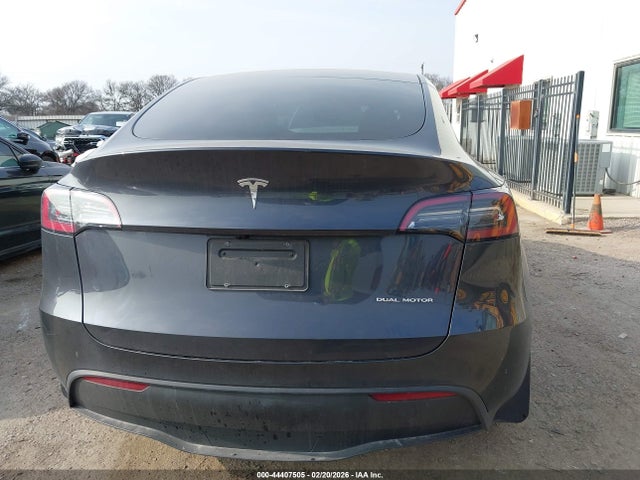 2024 Tesla Model Y Long Range Dual Motor All-wheel Drive მანქანა იყიდება აუქციონზე, vin: 7SAYGAEE5RF124565, აუქციონის ნომერი: 44407505