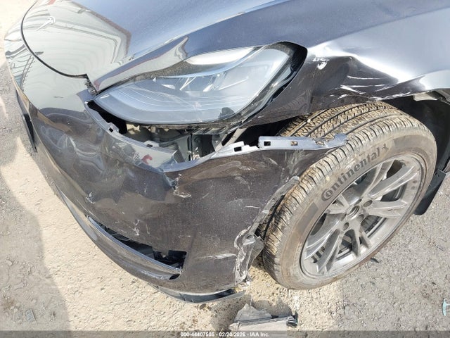 2024 Tesla Model Y Long Range Dual Motor All-wheel Drive მანქანა იყიდება აუქციონზე, vin: 7SAYGAEE5RF124565, აუქციონის ნომერი: 44407505