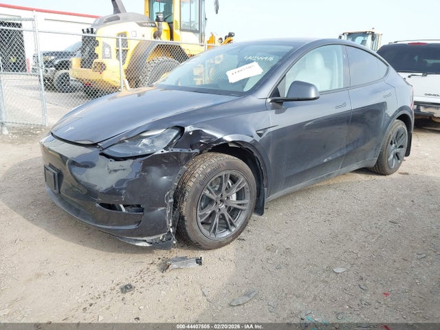 2024 Tesla Model Y Long Range Dual Motor All-wheel Drive მანქანა იყიდება აუქციონზე, vin: 7SAYGAEE5RF124565, აუქციონის ნომერი: 44407505