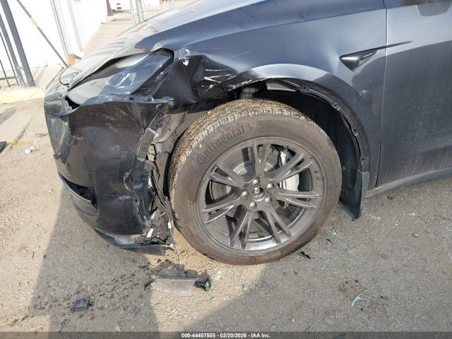 2024 Tesla Model Y Long Range Dual Motor All-wheel Drive მანქანა იყიდება აუქციონზე, vin: 7SAYGAEE5RF124565, აუქციონის ნომერი: 44407505