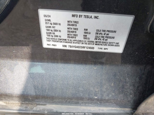 2024 Tesla Model Y Long Range Dual Motor All-wheel Drive მანქანა იყიდება აუქციონზე, vin: 7SAYGAEE5RF124565, აუქციონის ნომერი: 44407505