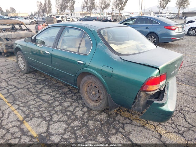 1997 NISSAN MAXIMA JN1CA21DXVT831618 Photo 2